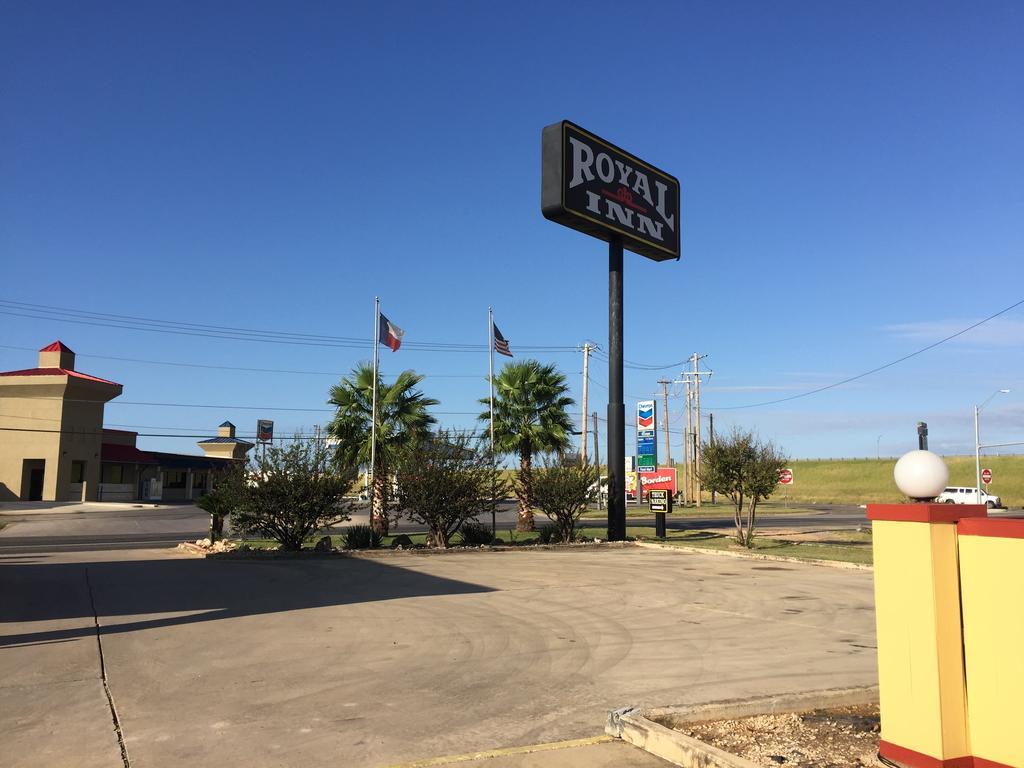 Royal Inn Pearsall Exterior foto