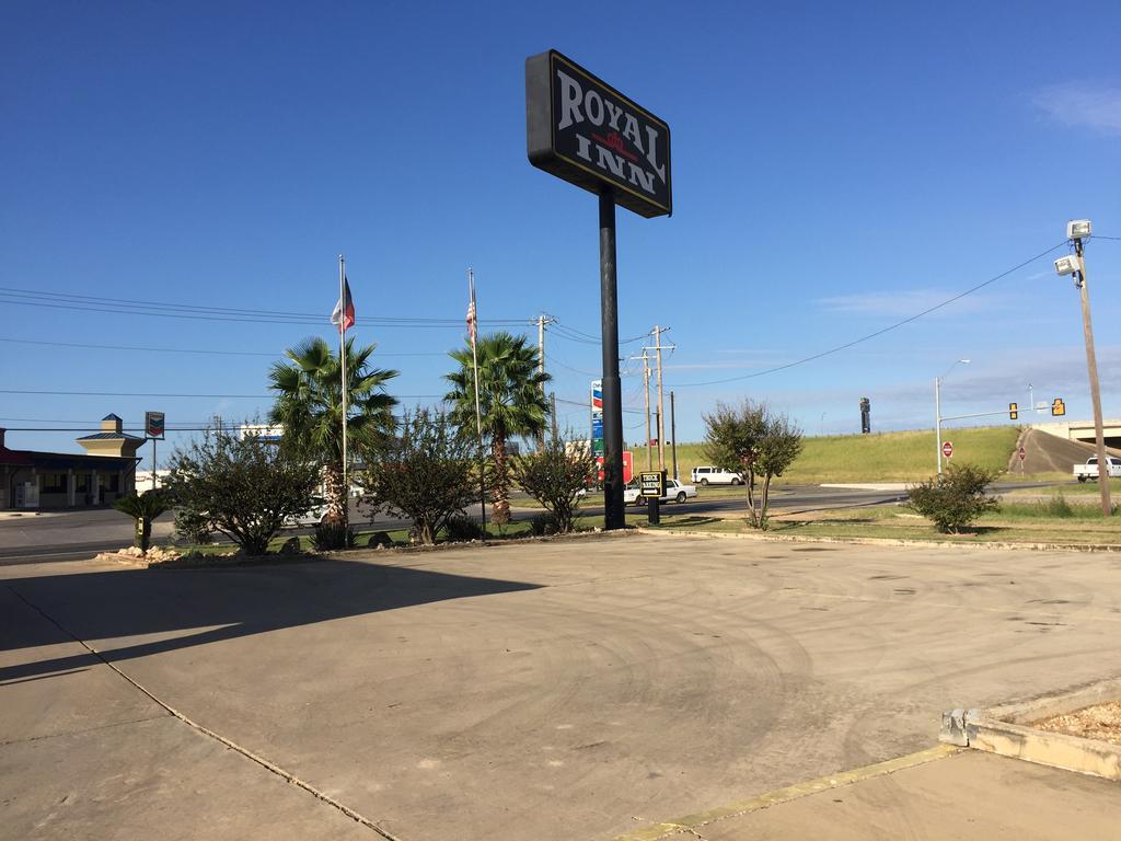 Royal Inn Pearsall Exterior foto