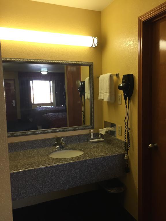 Royal Inn Pearsall Exterior foto