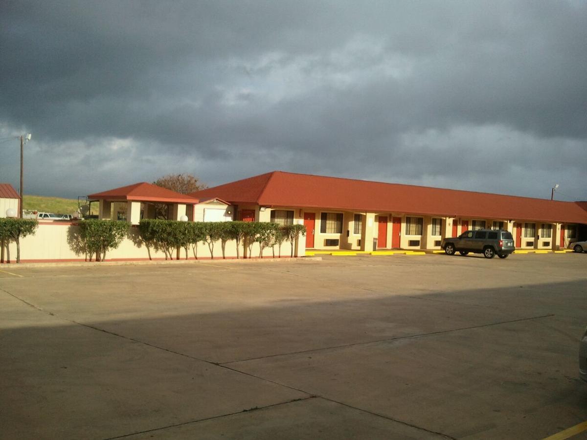 Royal Inn Pearsall Exterior foto