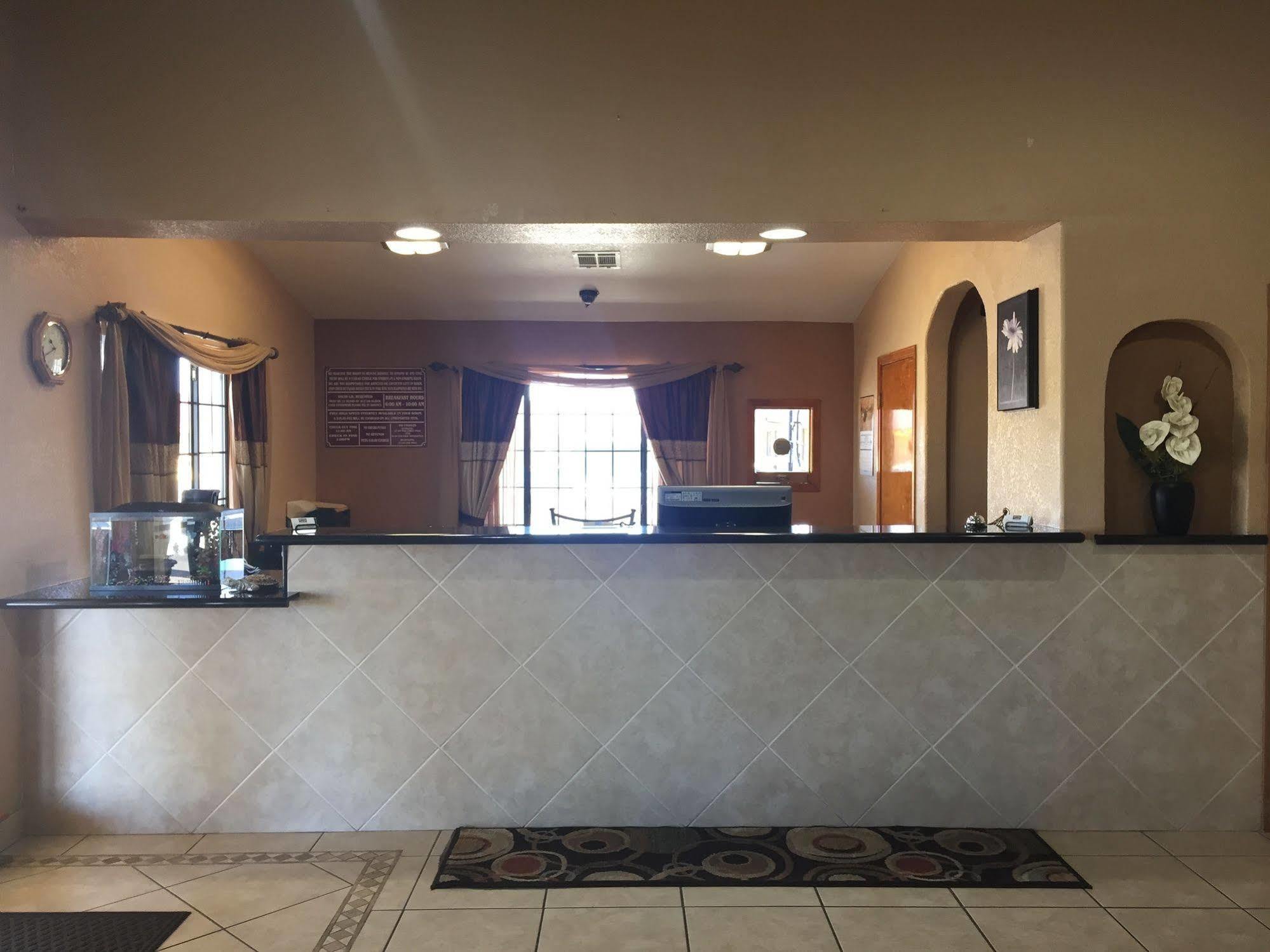 Royal Inn Pearsall Exterior foto