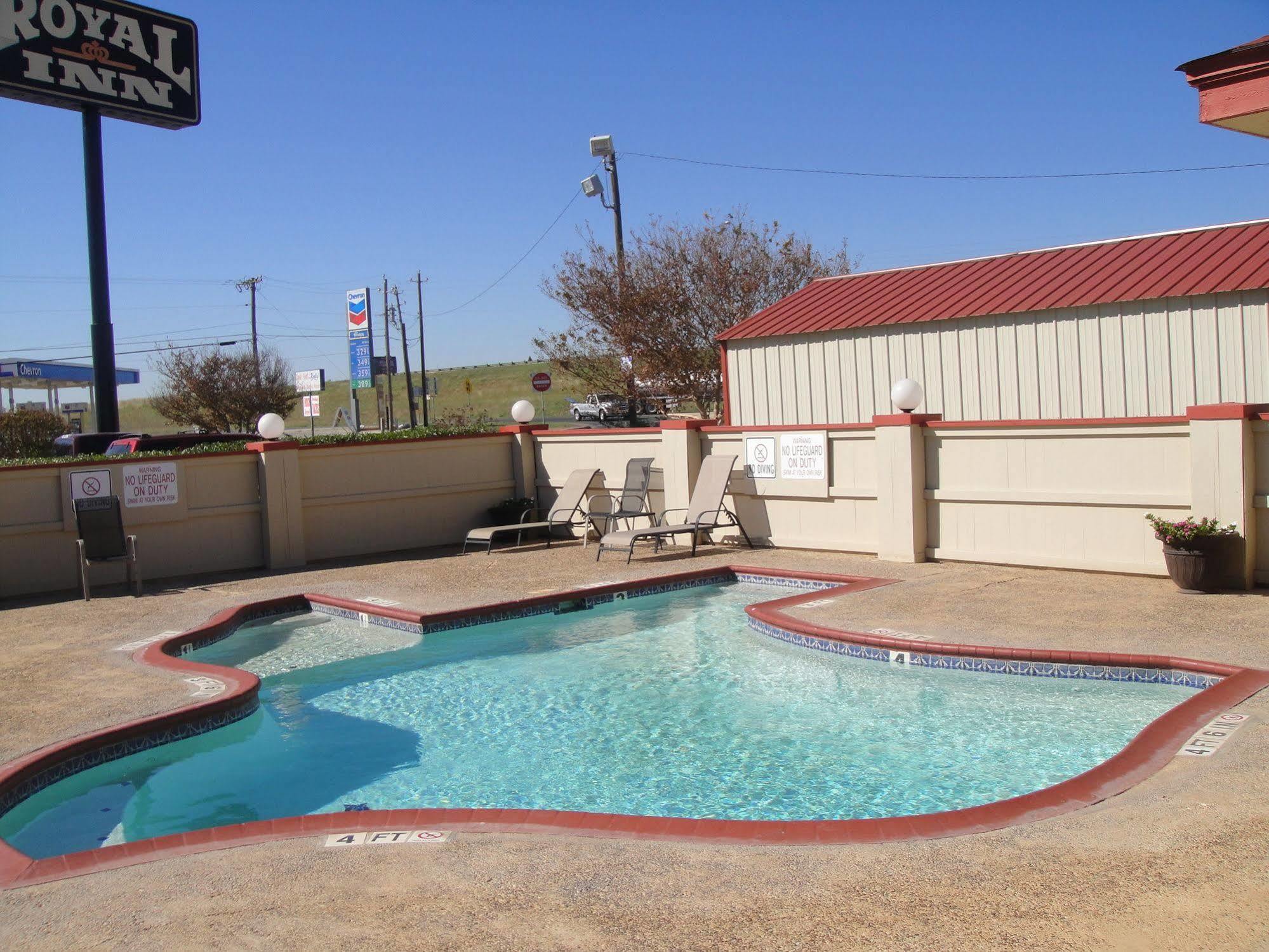 Royal Inn Pearsall Exterior foto