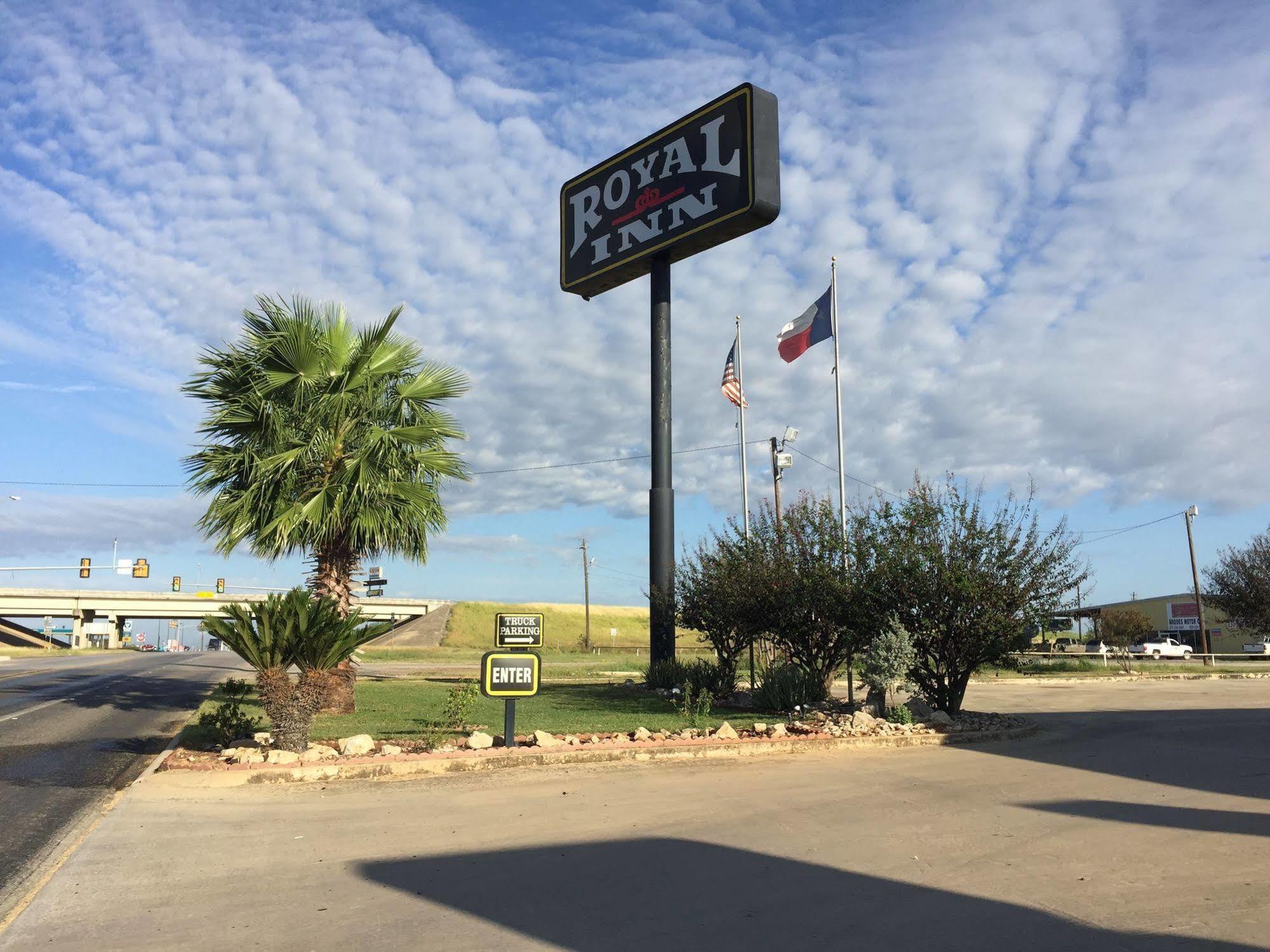 Royal Inn Pearsall Exterior foto